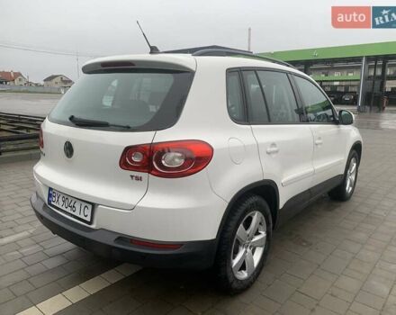 Белый Фольксваген Тигуан, объемом двигателя 1.4 л и пробегом 270 тыс. км за 10500 $, фото 2 на Automoto.ua