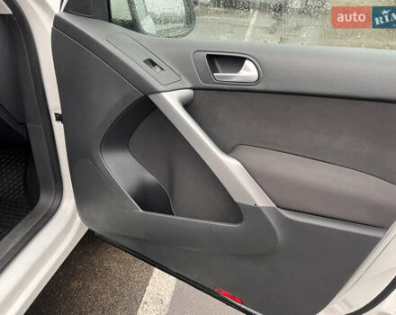 Білий Фольксваген Тігуан, об'ємом двигуна 1.4 л та пробігом 202 тис. км за 8699 $, фото 22 на Automoto.ua