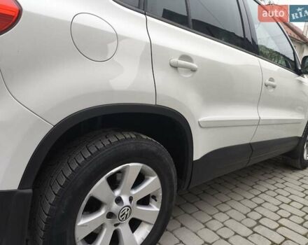 Білий Фольксваген Тігуан, об'ємом двигуна 1.97 л та пробігом 140 тис. км за 12000 $, фото 18 на Automoto.ua