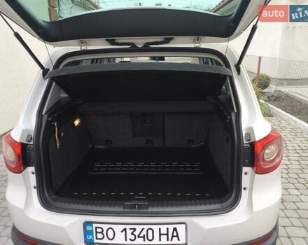 Білий Фольксваген Тігуан, об'ємом двигуна 1.97 л та пробігом 140 тис. км за 12000 $, фото 14 на Automoto.ua