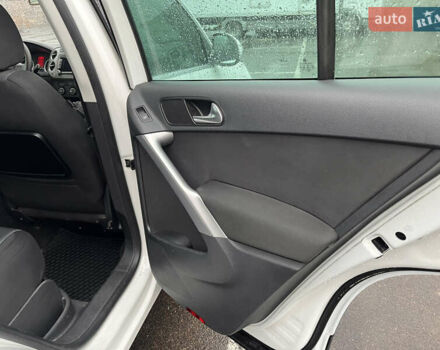 Білий Фольксваген Тігуан, об'ємом двигуна 1.4 л та пробігом 202 тис. км за 8699 $, фото 20 на Automoto.ua