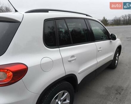 Білий Фольксваген Тігуан, об'ємом двигуна 1.97 л та пробігом 140 тис. км за 12000 $, фото 32 на Automoto.ua