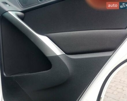 Білий Фольксваген Тігуан, об'ємом двигуна 1.97 л та пробігом 140 тис. км за 12000 $, фото 42 на Automoto.ua