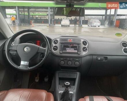 Белый Фольксваген Тигуан, объемом двигателя 1.4 л и пробегом 270 тыс. км за 10500 $, фото 16 на Automoto.ua