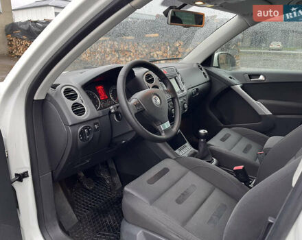 Білий Фольксваген Тігуан, об'ємом двигуна 1.4 л та пробігом 202 тис. км за 8699 $, фото 13 на Automoto.ua