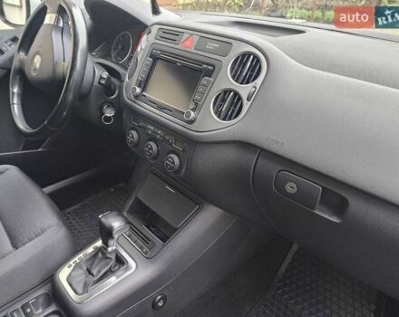 Білий Фольксваген Тігуан, об'ємом двигуна 1.97 л та пробігом 140 тис. км за 12000 $, фото 29 на Automoto.ua