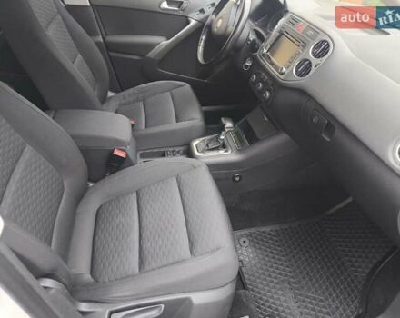 Білий Фольксваген Тігуан, об'ємом двигуна 1.97 л та пробігом 140 тис. км за 12000 $, фото 30 на Automoto.ua