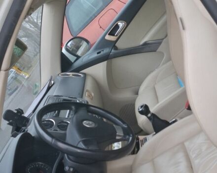 Белый Фольксваген Тигуан, объемом двигателя 0 л и пробегом 293 тыс. км за 11000 $, фото 3 на Automoto.ua