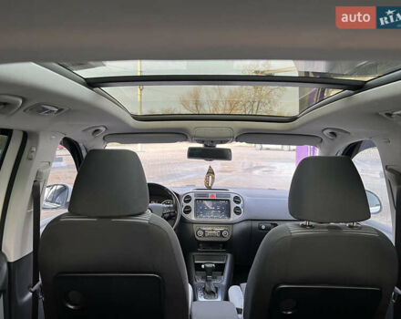 Белый Фольксваген Тигуан, объемом двигателя 2 л и пробегом 277 тыс. км за 11800 $, фото 14 на Automoto.ua