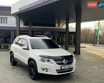 Белый Фольксваген Тигуан, объемом двигателя 2 л и пробегом 277 тыс. км за 11800 $, фото 3 на Automoto.ua