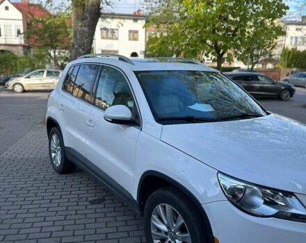 Белый Фольксваген Тигуан, объемом двигателя 2.36 л и пробегом 200 тыс. км за 9000 $, фото 6 на Automoto.ua