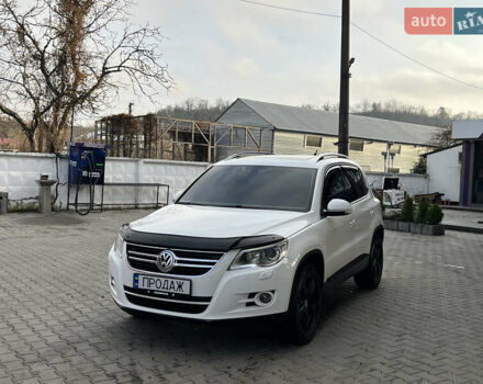 Белый Фольксваген Тигуан, объемом двигателя 2 л и пробегом 277 тыс. км за 11800 $, фото 1 на Automoto.ua