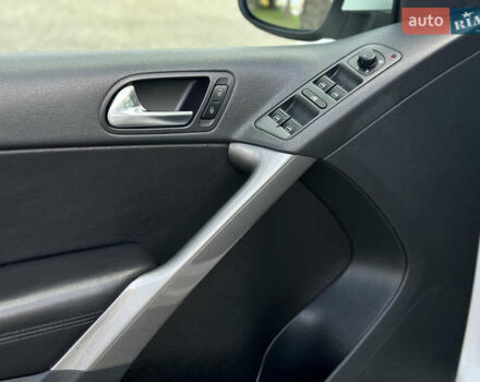 Белый Фольксваген Тигуан, объемом двигателя 1.4 л и пробегом 225 тыс. км за 9700 $, фото 41 на Automoto.ua