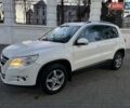 Белый Фольксваген Тигуан, объемом двигателя 2 л и пробегом 218 тыс. км за 10300 $, фото 1 на Automoto.ua