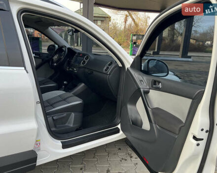 Белый Фольксваген Тигуан, объемом двигателя 2 л и пробегом 277 тыс. км за 11800 $, фото 12 на Automoto.ua