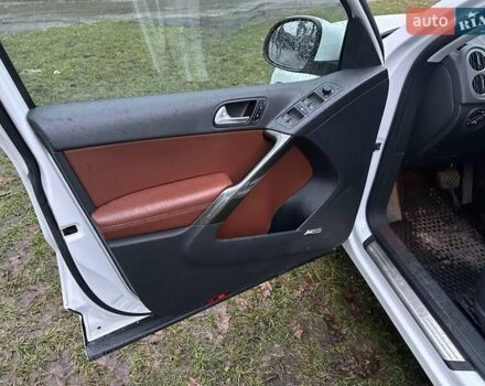 Белый Фольксваген Тигуан, объемом двигателя 1.97 л и пробегом 262 тыс. км за 12000 $, фото 8 на Automoto.ua