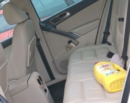 Белый Фольксваген Тигуан, объемом двигателя 0 л и пробегом 293 тыс. км за 11000 $, фото 5 на Automoto.ua