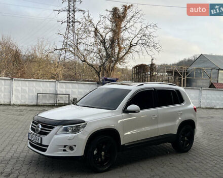 Белый Фольксваген Тигуан, объемом двигателя 2 л и пробегом 277 тыс. км за 11800 $, фото 4 на Automoto.ua