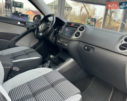 Белый Фольксваген Тигуан, объемом двигателя 2 л и пробегом 277 тыс. км за 11800 $, фото 9 на Automoto.ua