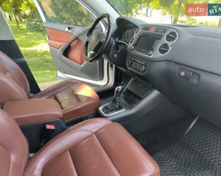 Белый Фольксваген Тигуан, объемом двигателя 2 л и пробегом 150 тыс. км за 10500 $, фото 13 на Automoto.ua