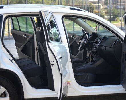 Белый Фольксваген Тигуан, объемом двигателя 2 л и пробегом 180 тыс. км за 11700 $, фото 5 на Automoto.ua