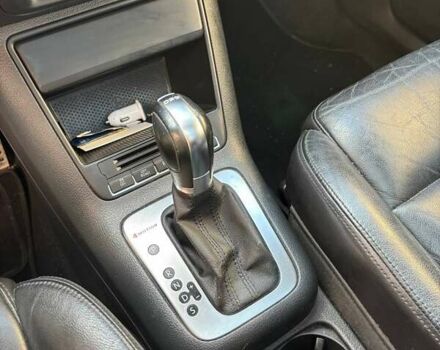 Білий Фольксваген Тігуан, об'ємом двигуна 2 л та пробігом 300 тис. км за 9800 $, фото 10 на Automoto.ua