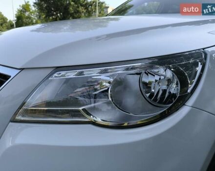 Белый Фольксваген Тигуан, объемом двигателя 2 л и пробегом 150 тыс. км за 10500 $, фото 27 на Automoto.ua