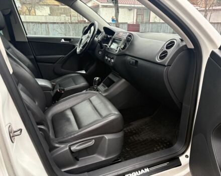 Белый Фольксваген Тигуан, объемом двигателя 2 л и пробегом 276 тыс. км за 9999 $, фото 5 на Automoto.ua