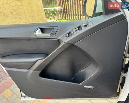 Білий Фольксваген Тігуан, об'ємом двигуна 2 л та пробігом 300 тис. км за 9800 $, фото 9 на Automoto.ua