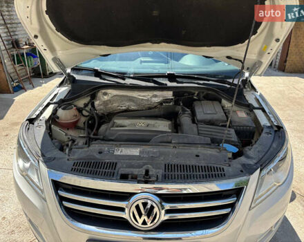 Білий Фольксваген Тігуан, об'ємом двигуна 2 л та пробігом 184 тис. км за 10000 $, фото 10 на Automoto.ua