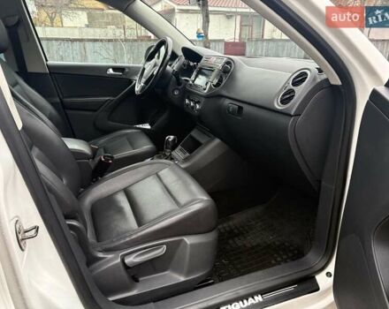 Белый Фольксваген Тигуан, объемом двигателя 1.97 л и пробегом 276 тыс. км за 9999 $, фото 8 на Automoto.ua