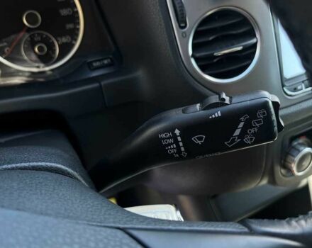 Білий Фольксваген Тігуан, об'ємом двигуна 2 л та пробігом 221 тис. км за 12800 $, фото 21 на Automoto.ua