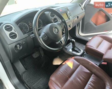 Белый Фольксваген Тигуан, объемом двигателя 2 л и пробегом 150 тыс. км за 10500 $, фото 16 на Automoto.ua