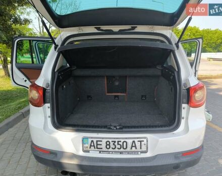 Белый Фольксваген Тигуан, объемом двигателя 2 л и пробегом 150 тыс. км за 10500 $, фото 25 на Automoto.ua