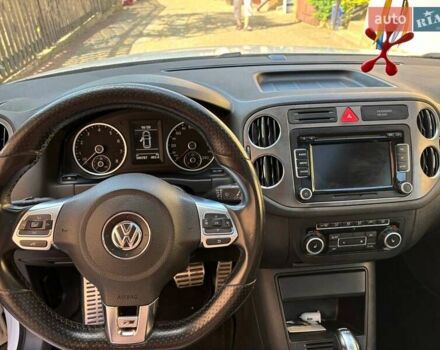 Білий Фольксваген Тігуан, об'ємом двигуна 2 л та пробігом 300 тис. км за 9800 $, фото 11 на Automoto.ua