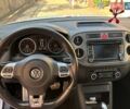 Білий Фольксваген Тігуан, об'ємом двигуна 2 л та пробігом 300 тис. км за 9800 $, фото 11 на Automoto.ua