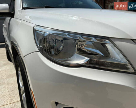 Білий Фольксваген Тігуан, об'ємом двигуна 2 л та пробігом 184 тис. км за 10000 $, фото 2 на Automoto.ua