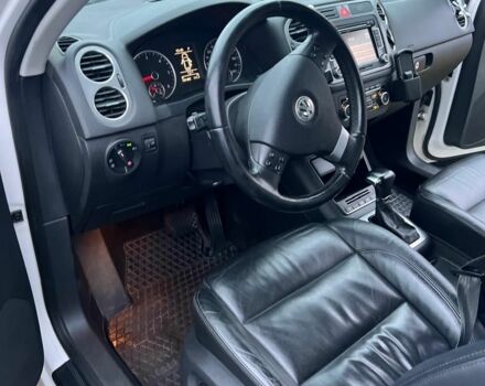 Белый Фольксваген Тигуан, объемом двигателя 2 л и пробегом 241 тыс. км за 7500 $, фото 5 на Automoto.ua