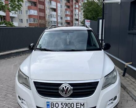 Білий Фольксваген Тігуан, об'ємом двигуна 1.98 л та пробігом 135 тис. км за 10800 $, фото 1 на Automoto.ua