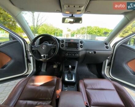 Белый Фольксваген Тигуан, объемом двигателя 2 л и пробегом 150 тыс. км за 10500 $, фото 22 на Automoto.ua