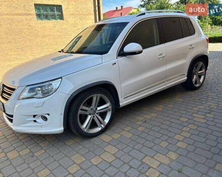 Білий Фольксваген Тігуан, об'ємом двигуна 2 л та пробігом 300 тис. км за 9800 $, фото 17 на Automoto.ua