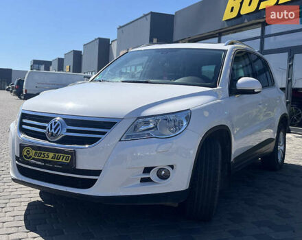 Белый Фольксваген Тигуан, объемом двигателя 1.97 л и пробегом 221 тыс. км за 12800 $, фото 2 на Automoto.ua