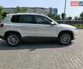 Белый Фольксваген Тигуан, объемом двигателя 2 л и пробегом 150 тыс. км за 10500 $, фото 3 на Automoto.ua