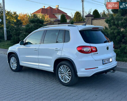 Білий Фольксваген Тігуан, об'ємом двигуна 2 л та пробігом 245 тис. км за 13500 $, фото 4 на Automoto.ua