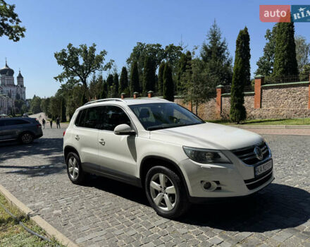 Білий Фольксваген Тігуан, об'ємом двигуна 2 л та пробігом 271 тис. км за 11600 $, фото 7 на Automoto.ua