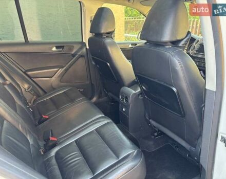 Білий Фольксваген Тігуан, об'ємом двигуна 2 л та пробігом 300 тис. км за 9800 $, фото 15 на Automoto.ua