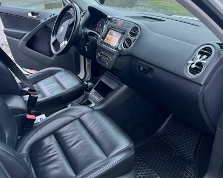 Белый Фольксваген Тигуан, объемом двигателя 2 л и пробегом 241 тыс. км за 7500 $, фото 4 на Automoto.ua