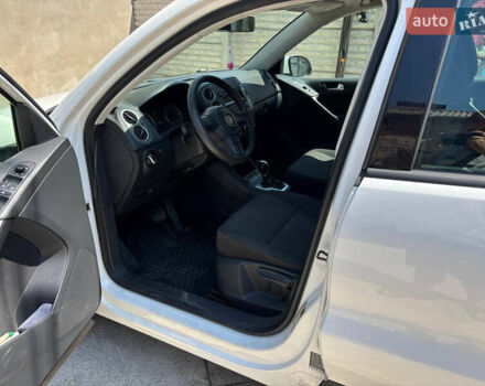 Білий Фольксваген Тігуан, об'ємом двигуна 2 л та пробігом 184 тис. км за 10000 $, фото 16 на Automoto.ua