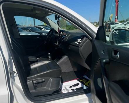 Білий Фольксваген Тігуан, об'ємом двигуна 2 л та пробігом 221 тис. км за 12800 $, фото 8 на Automoto.ua