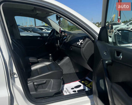 Белый Фольксваген Тигуан, объемом двигателя 1.97 л и пробегом 221 тыс. км за 12800 $, фото 8 на Automoto.ua